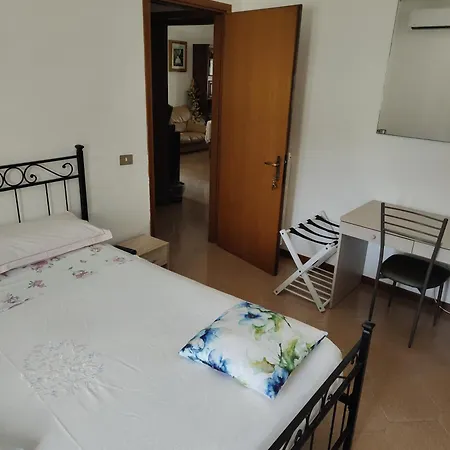Marco - Con Bagno Privato Vicino Al Centro Фолиньо